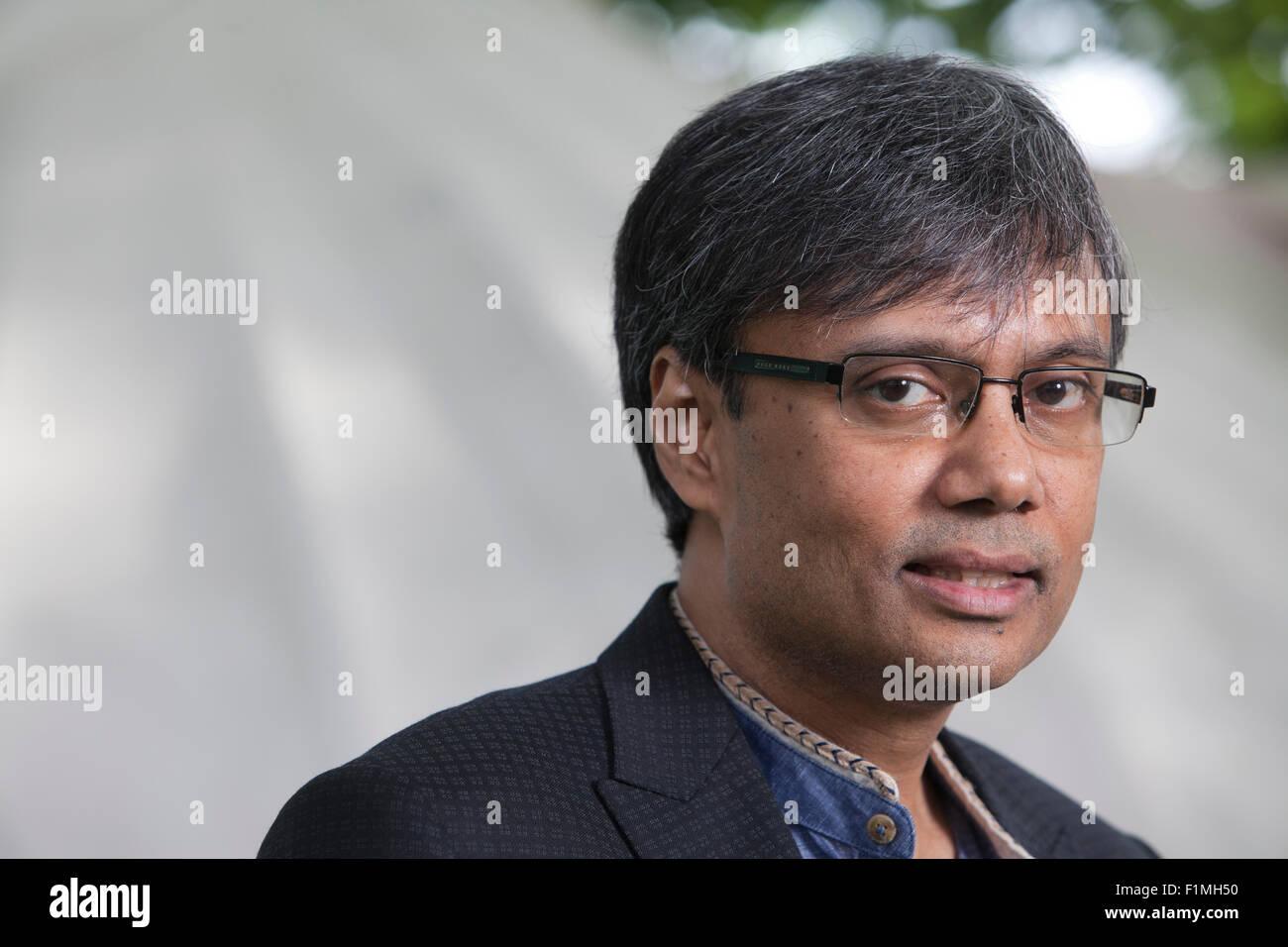 Amit Chaudhuri, Indiano autore inglese e accademico, all'Edinburgh International Book Festival 2015. Edimburgo, Scozia. Il 16 agosto 2015 Foto Stock