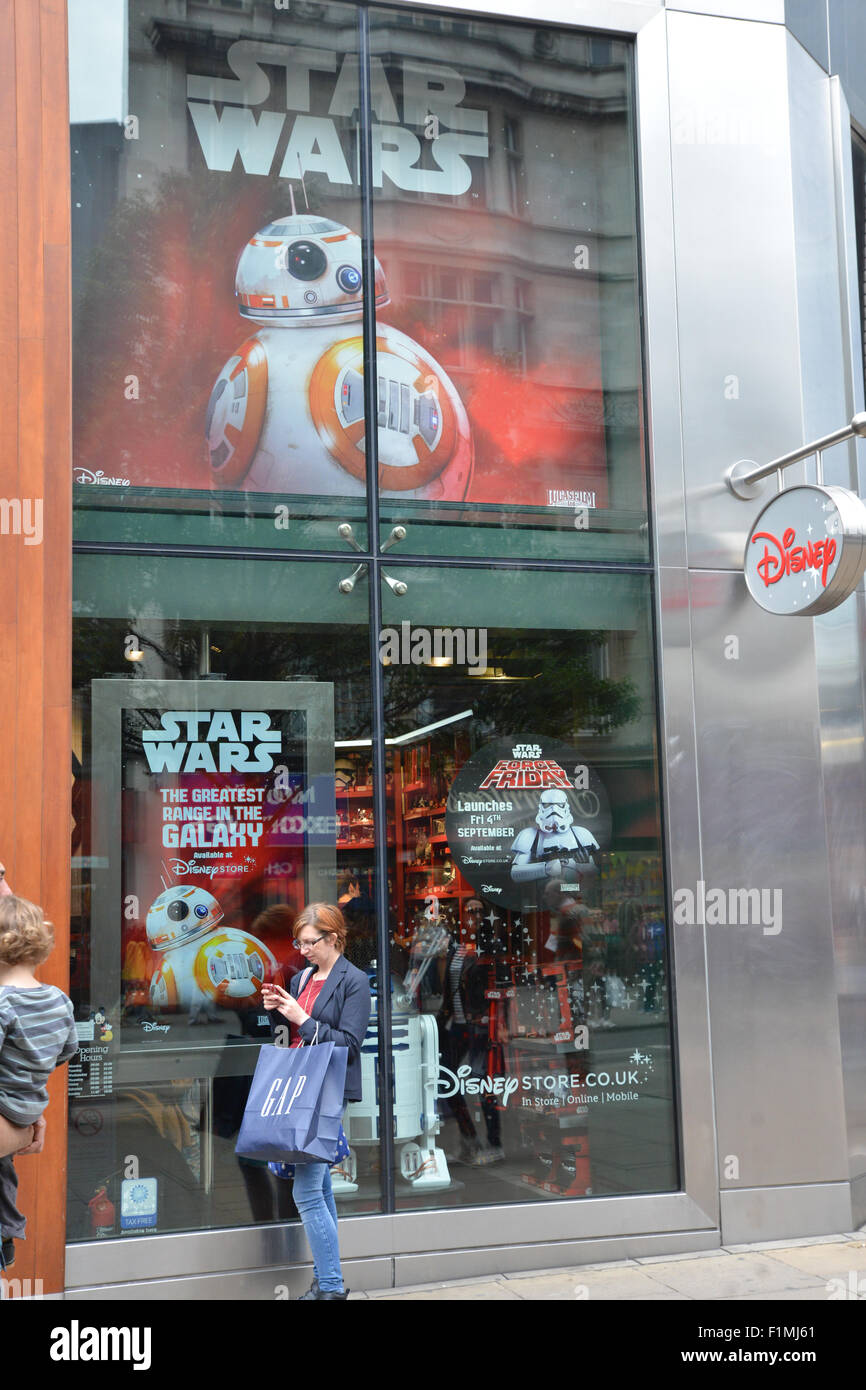 Vigore Venerdì, Star Wars giocattoli Disney store Londra 4 settembre 2015 Foto Stock