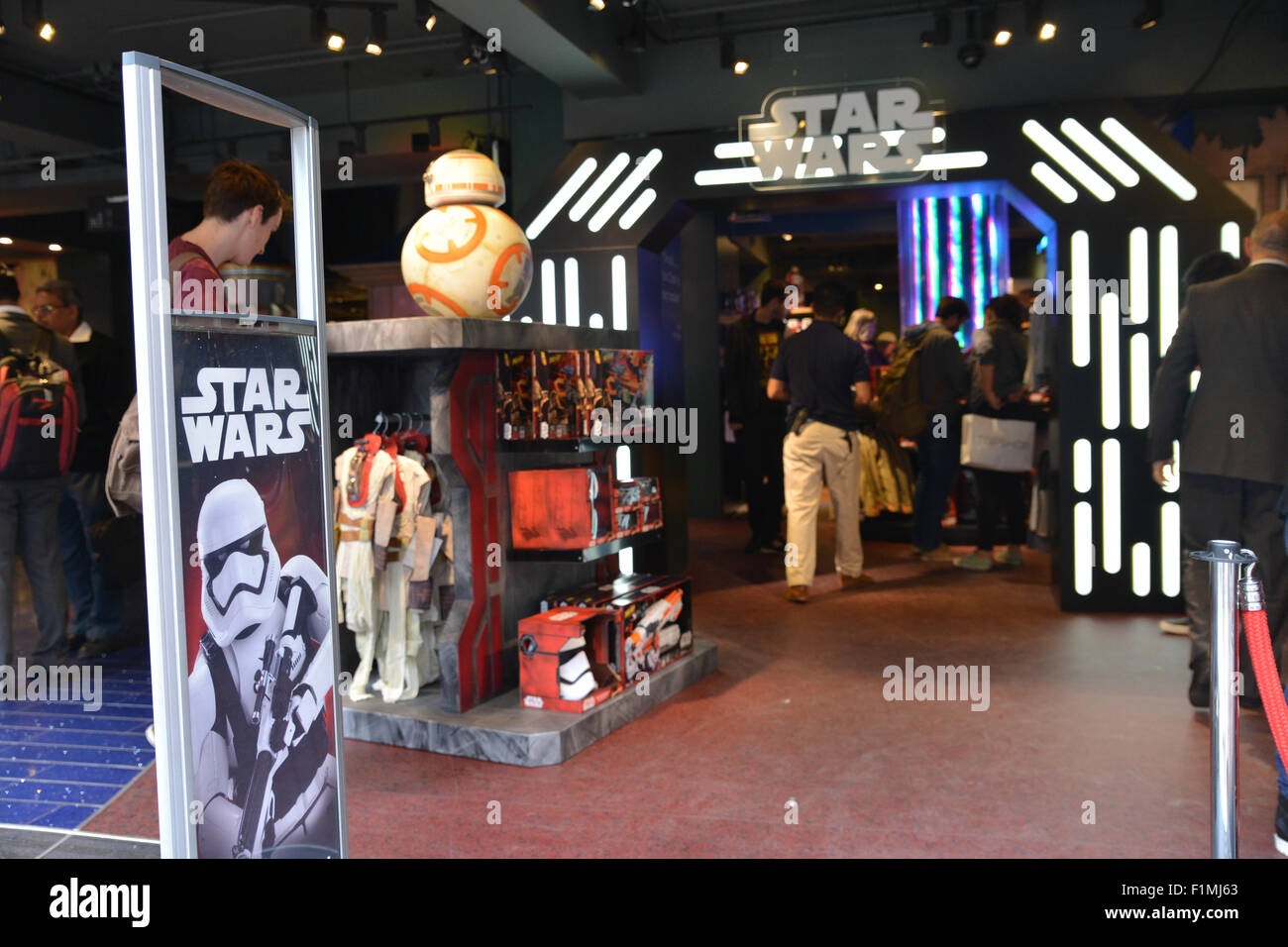 Vigore Venerdì, Star Wars giocattoli Disney store Londra 4 settembre 2015 Foto Stock