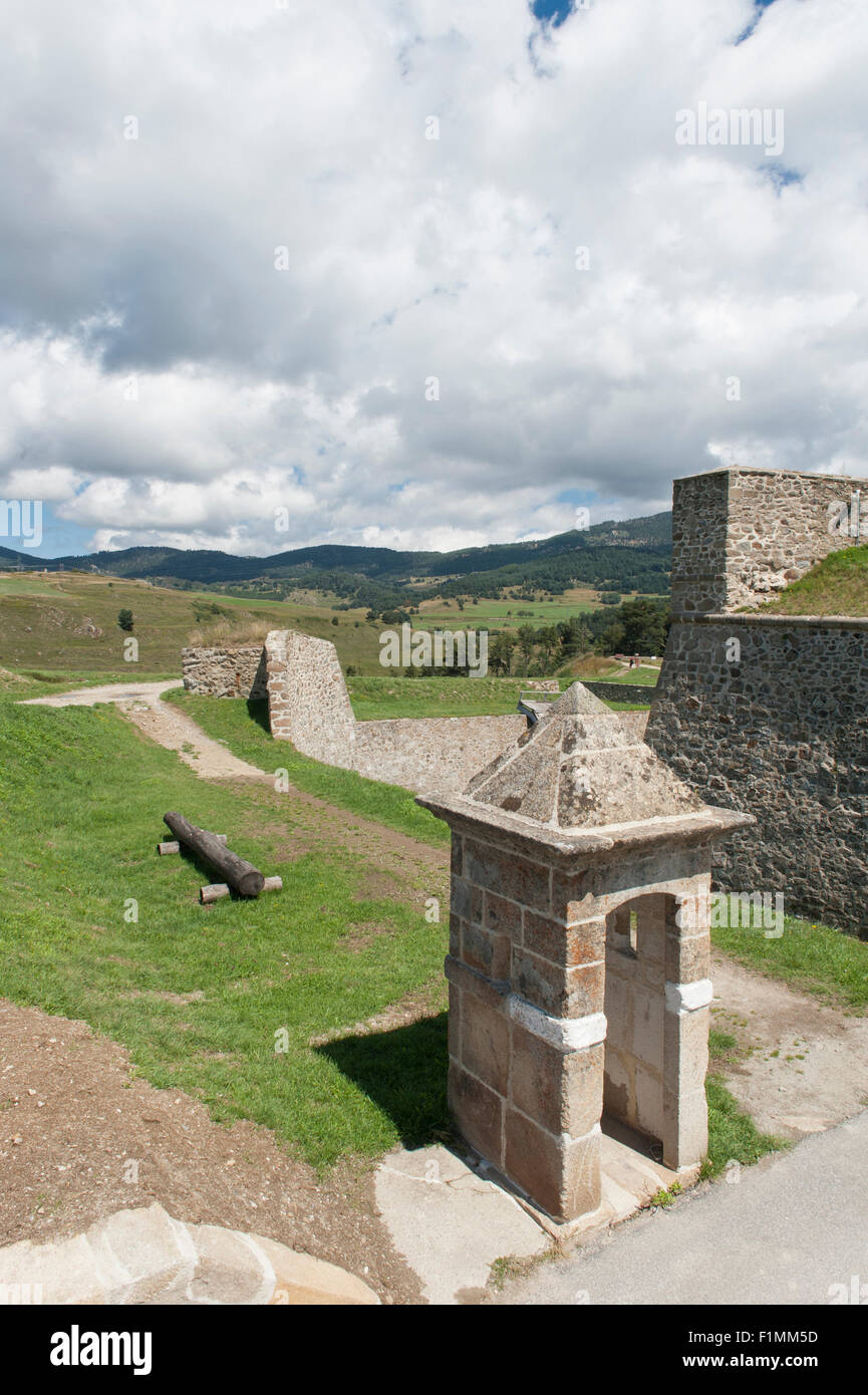 Il patrimonio mondiale cittadella di Vauban 's fortificazioni a Mont-Louis, Pyrénées-Orientales, Francia meridionale Foto Stock