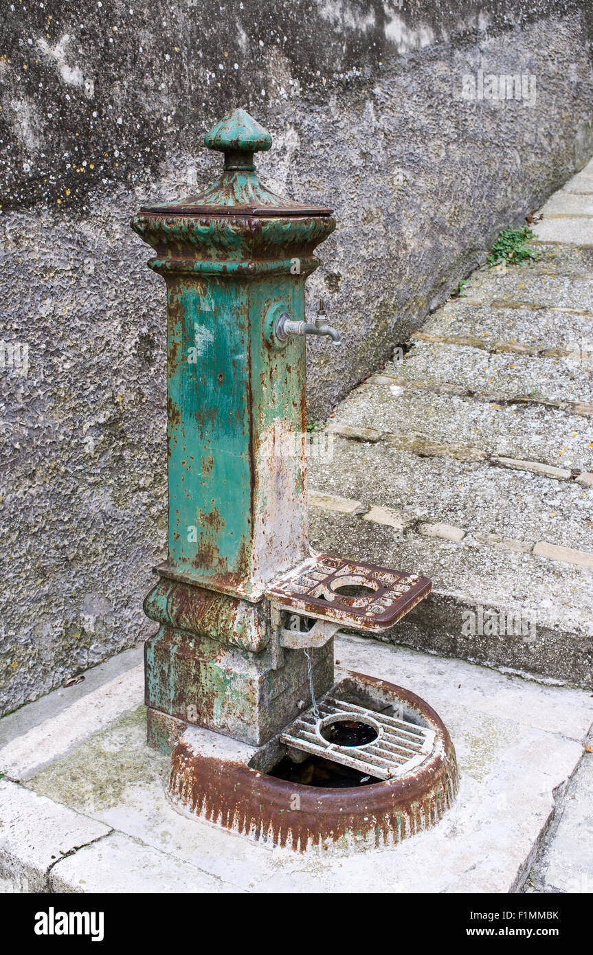 Fontana di strada per acqua potabile Italia Foto Stock