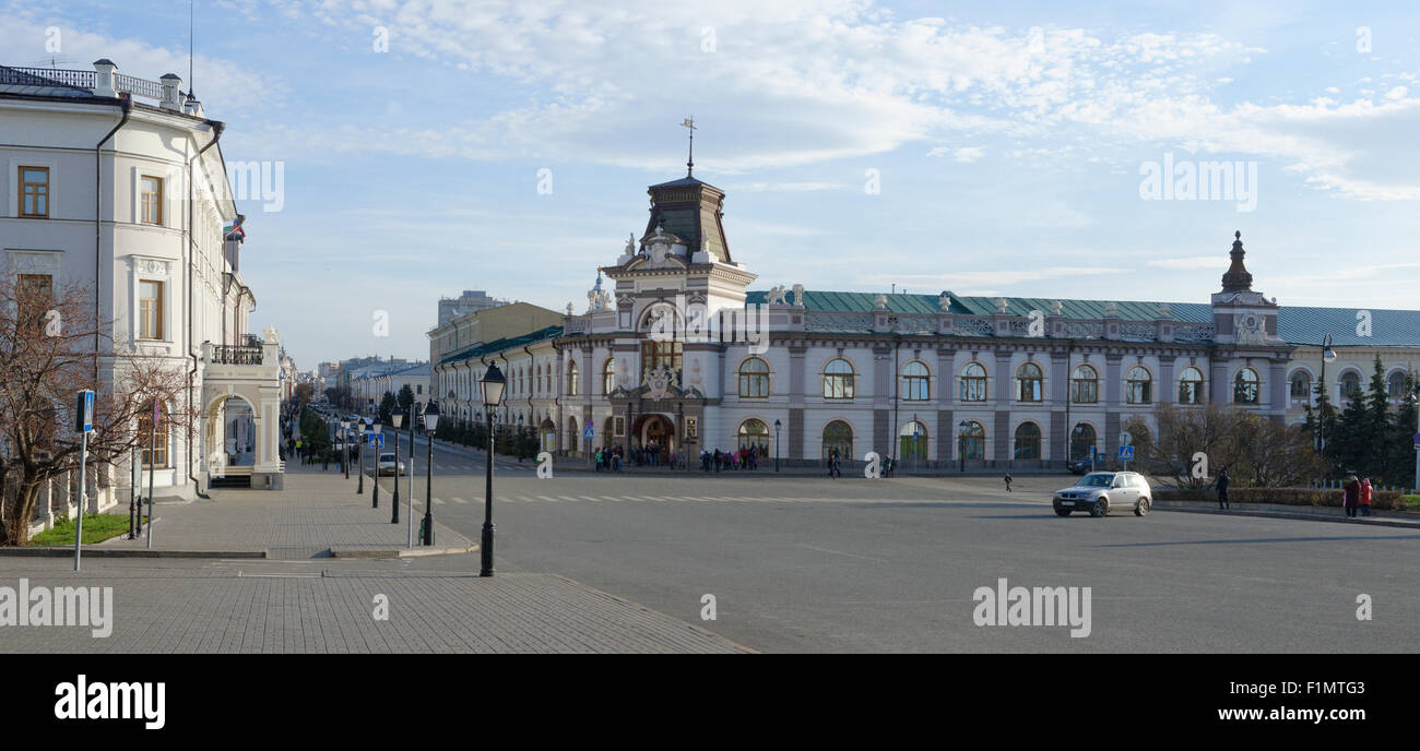 Classica architettura russa in una piazza di Kazan, il Tatarstan, Russia Foto Stock