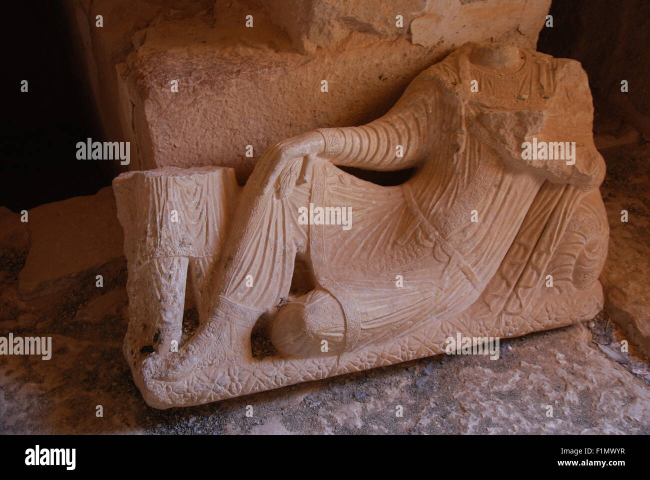 Palmyra, Siria. Xx Giugno, 2009. L'interno di una antica torre di grave nel deserto città di Palmyra, Siria, 20 giugno 2009. La milizia terroristica Stato islamico (SI) ha distrutto più di siti archeologici unici in Palmyra. Gli estremisti hanno fatto esplodere diversi dei circa 2000-anno-vecchia tomba torri. Foto: CHRIS MELZER/DPA - nessun filo SERVICE - © dpa/Alamy Live News Foto Stock