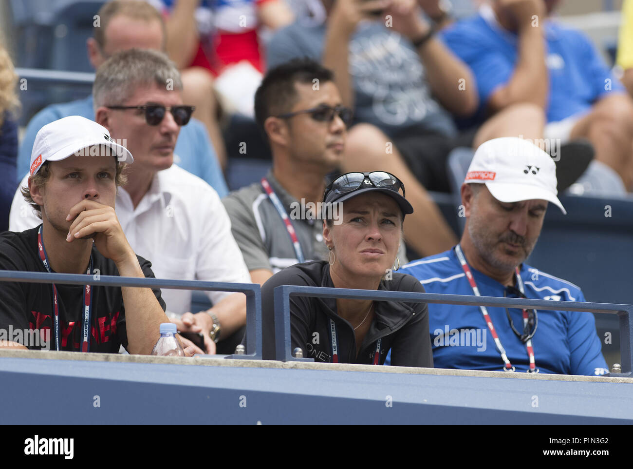 Il Flushing Meadow, NY, STATI UNITI D'AMERICA. 4 Sep, 2015. NEW YORK-04 settembre: Martina Hingas è la partecipazione di guardare Venus Williams (USA) play Belinda Bencic giocare al 2015 US Open a Flushing Meadows, NY. Credito: Andrea, Patrono/ZUMA filo/Alamy Live News Foto Stock