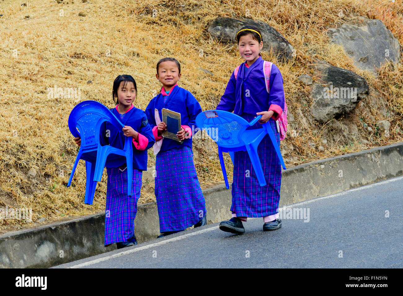 I bambini che vanno a scuola in Bhutan Foto Stock