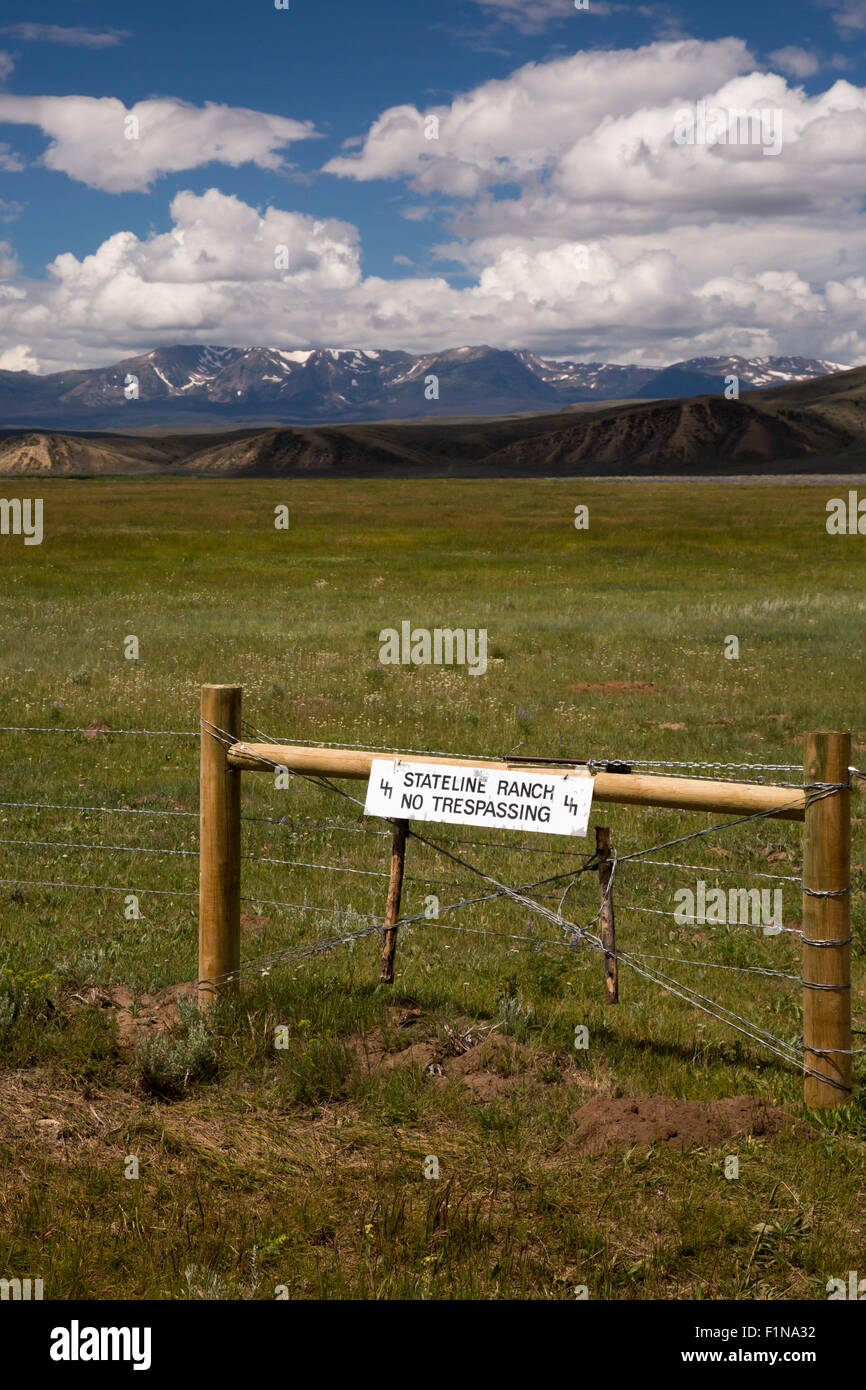 Cowdrey, Colorado - un 'n' sconfinamenti di firmare per la Stateline Ranch vieta l'ingresso sul ranch terra. Foto Stock