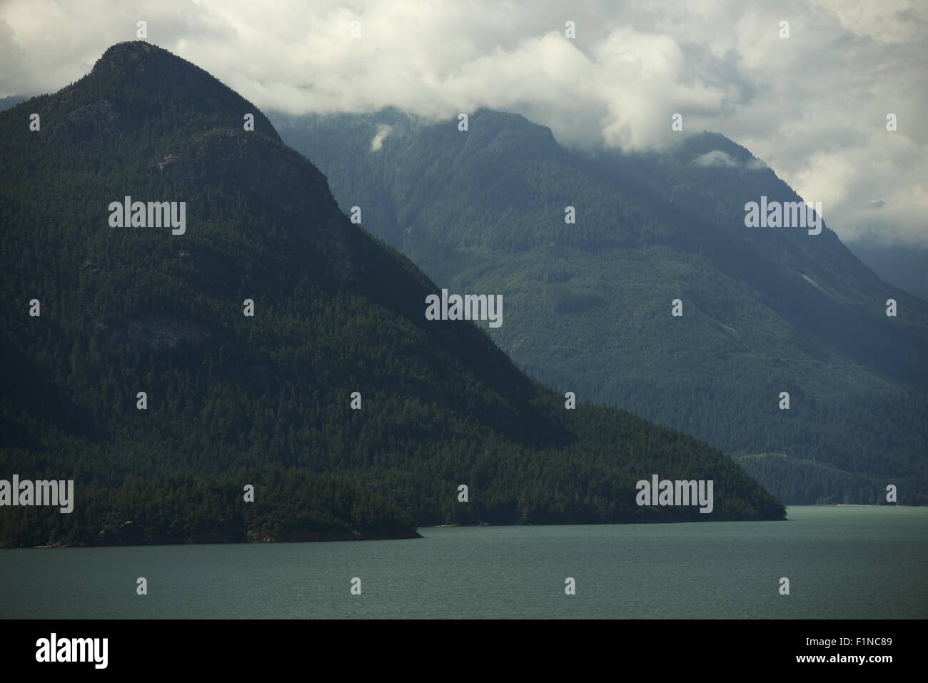 British Columbia fiordi paesaggio. La British Columbia, Canada. Squamish Area. In Canada la natura raccolta di fotografie. Foto Stock