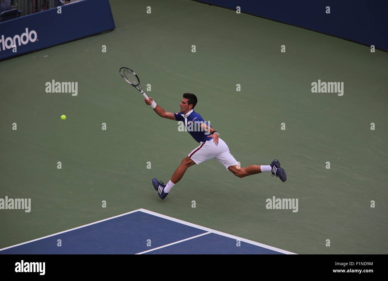 New York, Stati Uniti d'America. Il 4 settembre, 2015. Novak Djokovic durante il suo terzo round match contro Andreas Seppi di Italia a U.S. Aperto in Flushing Meadows, New York il 4 settembre 2015. Credito: Adam Stoltman/Alamy Live News Foto Stock