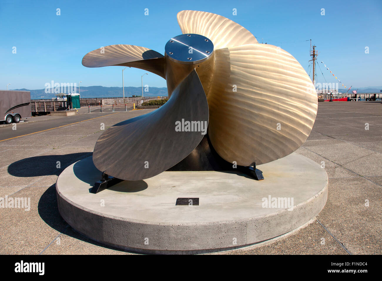 Un elica in bronzo di un monumento per il marinaio, Astoria o. Foto Stock