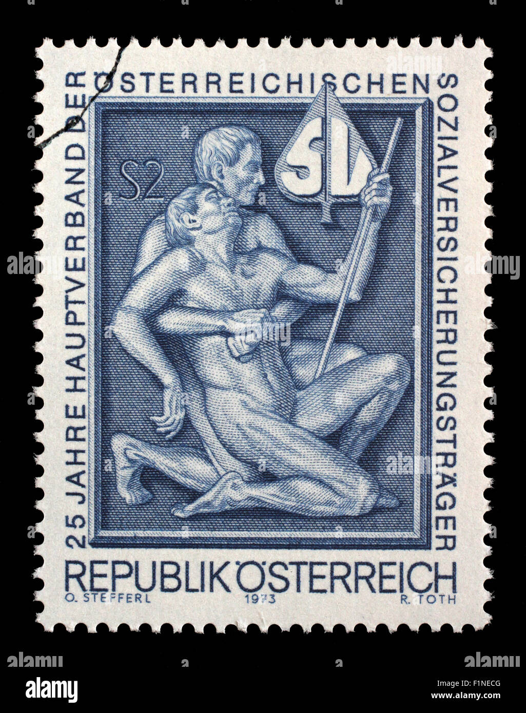 Timbro stampato da Austria, mostra simbolismo per gli aiuti e il sostegno, circa 1973 Foto Stock