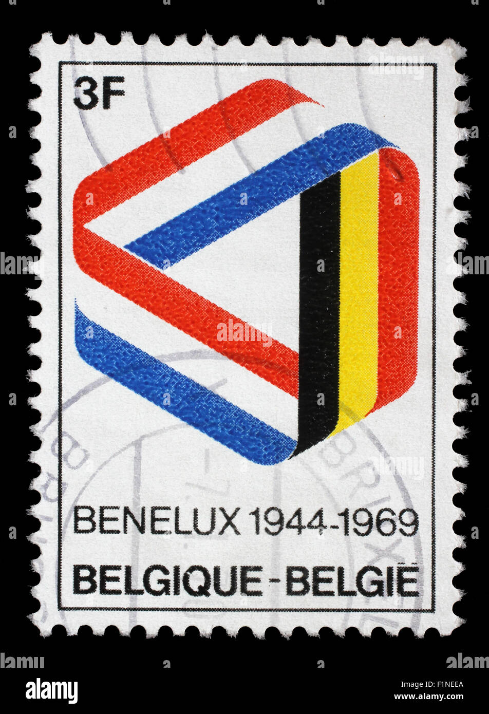 Timbro Stampato in Belgio dimostra la striscia Mobius in Benelux colori, XXV anniversario dell'unione doganale, circa 1969 Foto Stock
