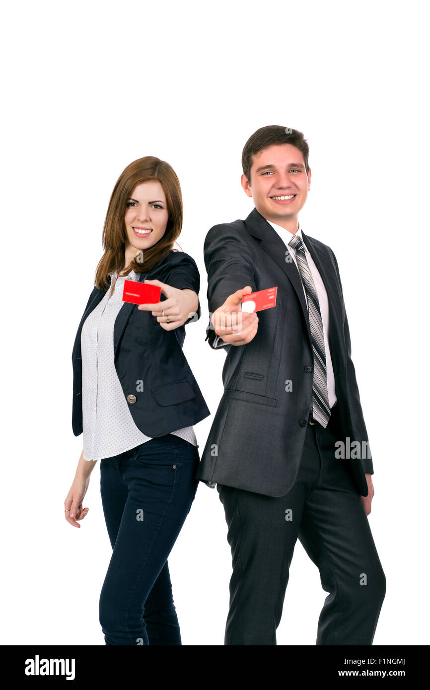 Donna sorridente e uomo dando red business cards Foto Stock