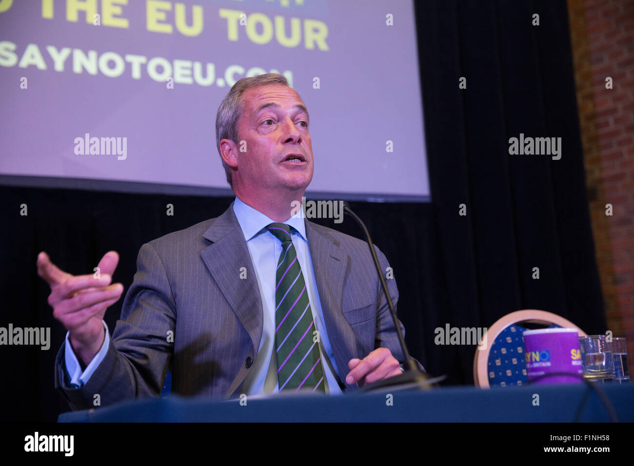 Leader UKIP Nigel Farage e vice leader Paolo Nuttall MEP,avviare il 'say No all' UE referendum tour 4 Settembre 2015 Foto Stock
