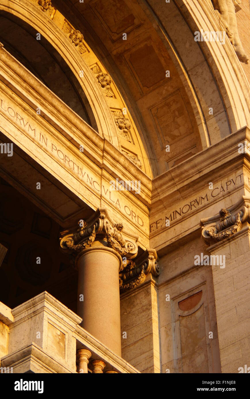 Dettaglio di una chiesa, Assisi, Italia Foto Stock