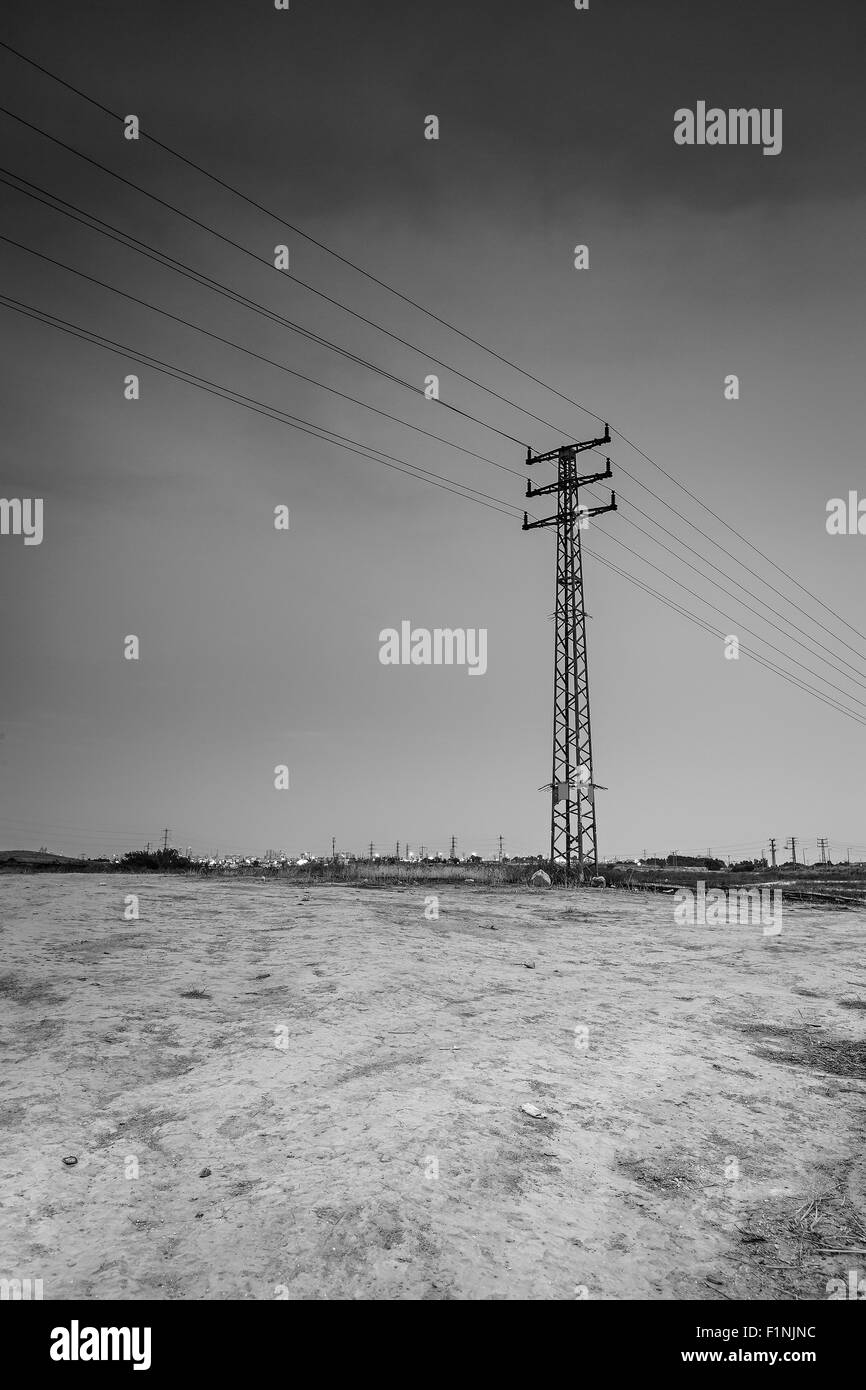 Polo elettrico nel deserto al tramonto Foto Stock