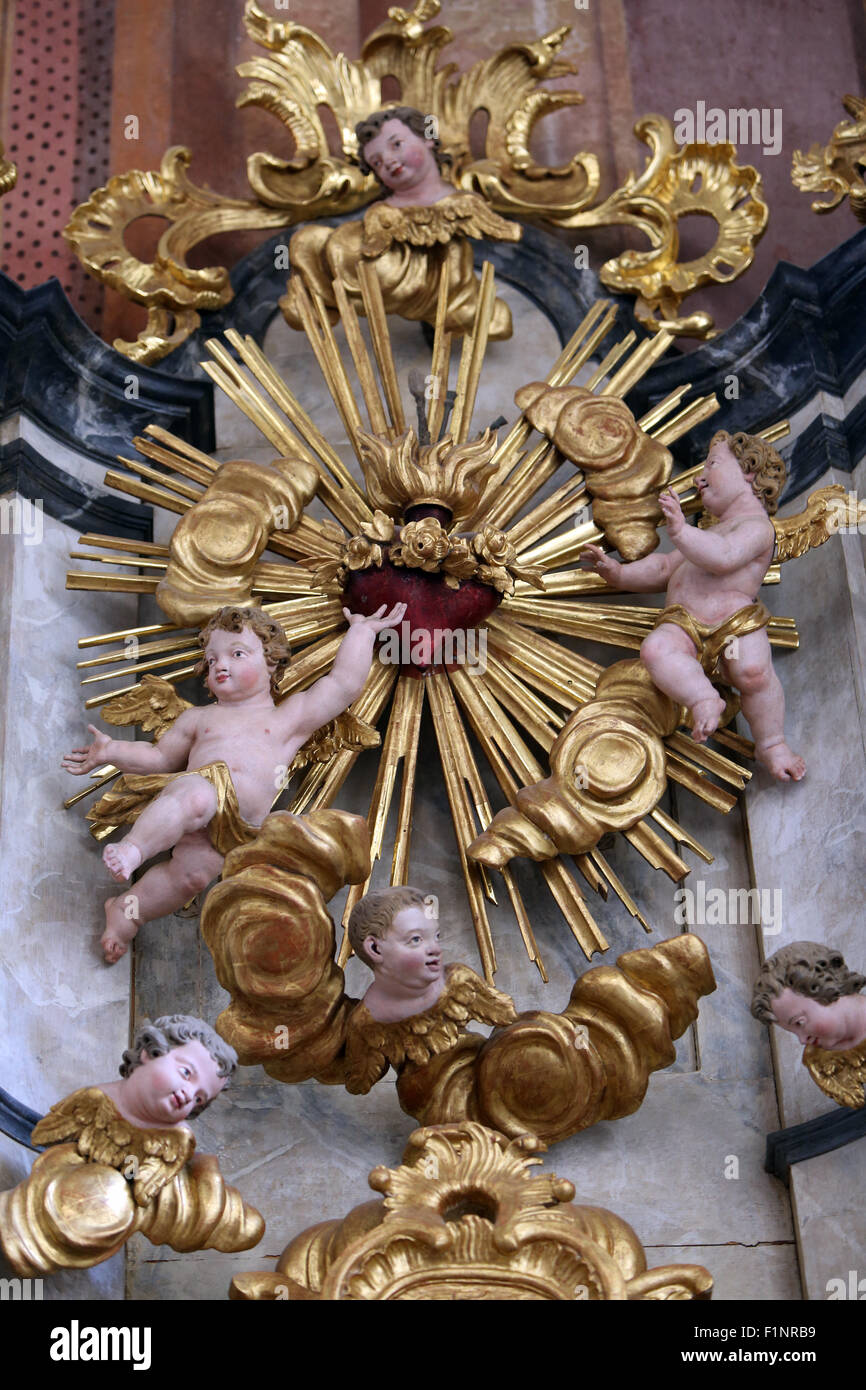 Sacro Cuore di Gesù circondato da angeli, altare nella parrocchia dell Immacolata Concezione della Vergine Maria in Lepoglava Foto Stock