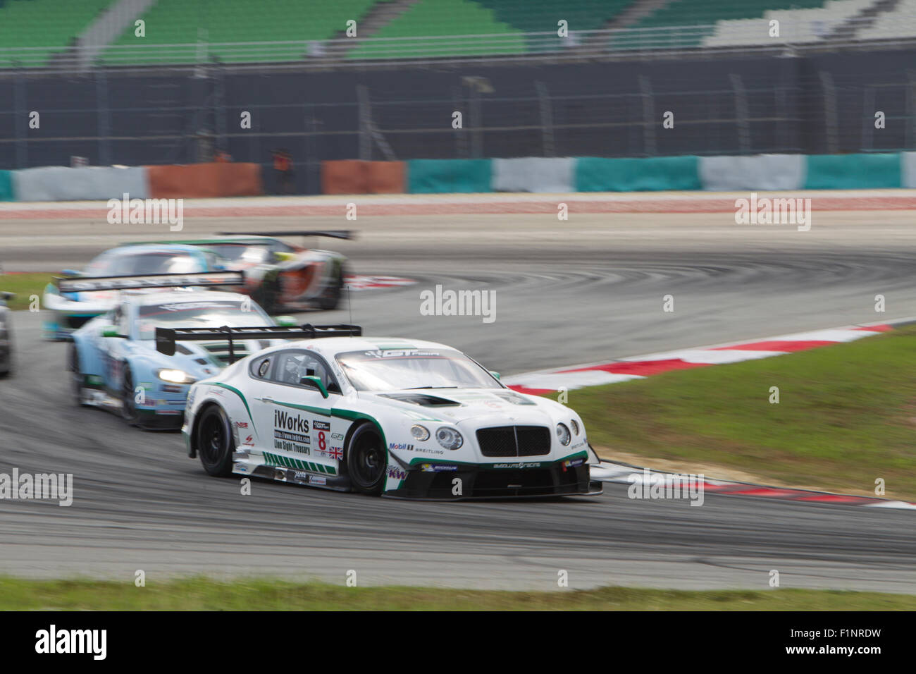 Sepang, Malesia. 5 Settembre, 2015. British Bentley auto n. 8 entra nel giro 2 al Festival asiatico di velocità di corsa, Sepang, Malesia Credito: Chung Jin Mac/Alamy Live News Foto Stock