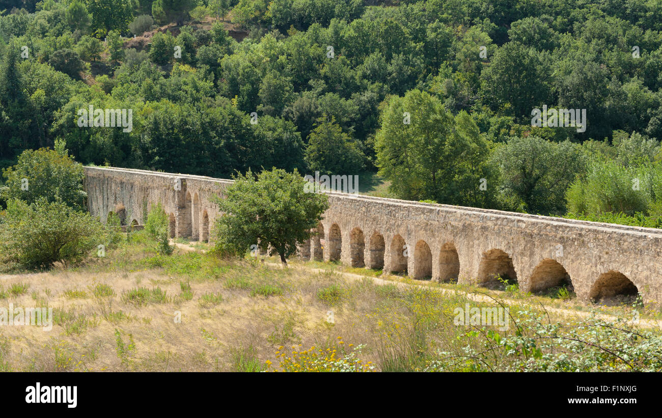 L'acquedotto romano di Ansignan, Fenouillèdes, Roussillon, Francia meridionale Foto Stock