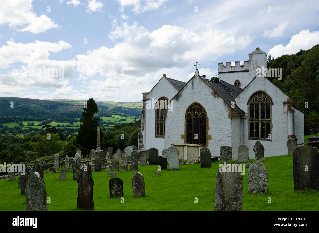 Imbiancato quattrocentesca Chiesa di Tutti i Santi, Selworthy, Exmoor, Somerset REGNO UNITO Foto Stock