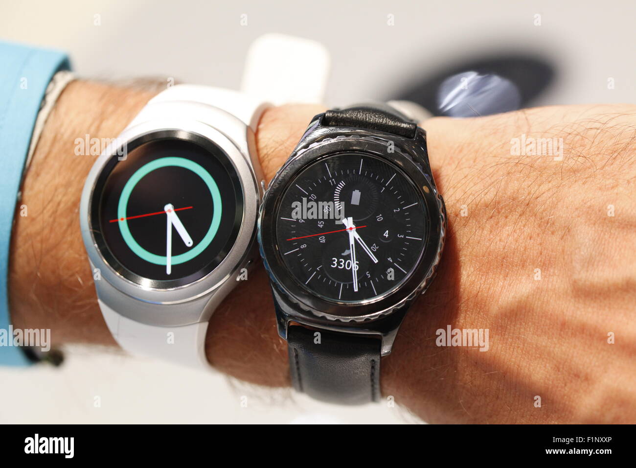 Berlino, Germania. Il 4 settembre, 2015. IFA 2015, ingranaggio Samsung S2 Smartwatch Credito: Stefan Papp/Alamy Live News Foto Stock