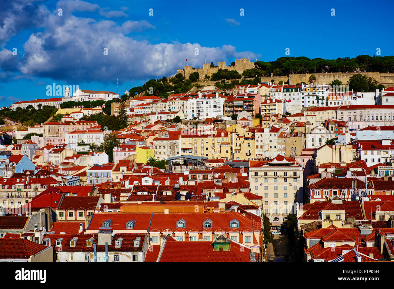 Il Portogallo, Lisbona, città e Castelo Sao Jorge o Saint Georges Castle Foto Stock