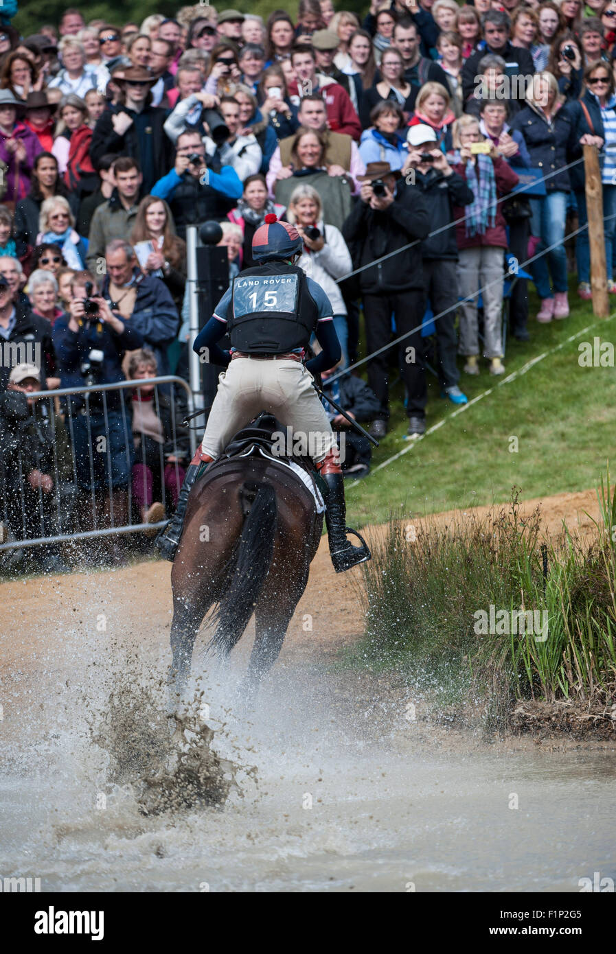 Stamford Lincs, Regno Unito. 5 Settembre, 2015. Ben modo (GBR) Cucina equitazione luce [#15] nel Cross Country fase sulla concorrenza giorno tre. La Land Rover Burghley Horse Trials 2015 Credit: stephen Bartolomeo/Alamy Live News Foto Stock