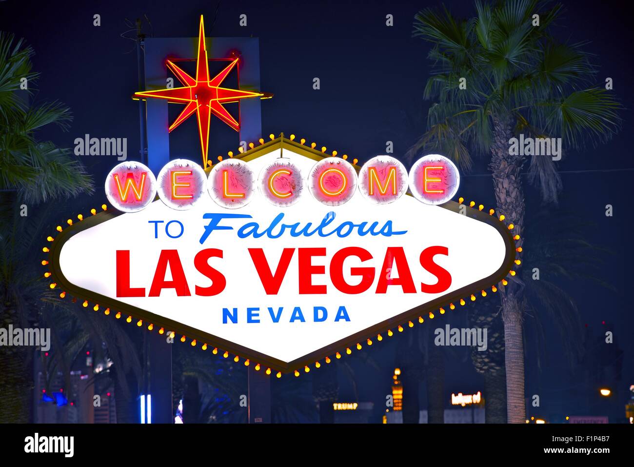 Benvenuto nella favolosa Las Vegas - Las Vegas segno di benvenuto durante la notte. Las Vegas, Nevada. Foto Stock