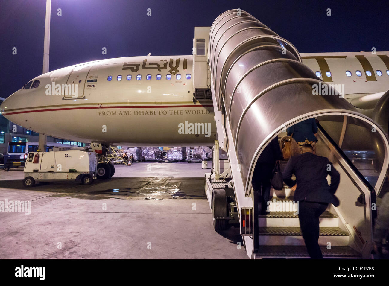 Abu Dhabi Emirati Arabi Uniti UAE,Aeroporto Internazionale,AUH,tarmac,Etihad Airways,aereo aereo aereo aereo aereo aereo aereo aereo aereo commerciale,aereo,pla Foto Stock