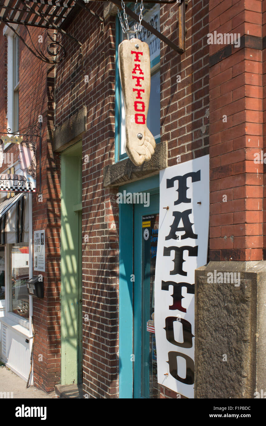 Salotto Tattoo. Belfast, Maine, Stati Uniti d'America. Foto Stock