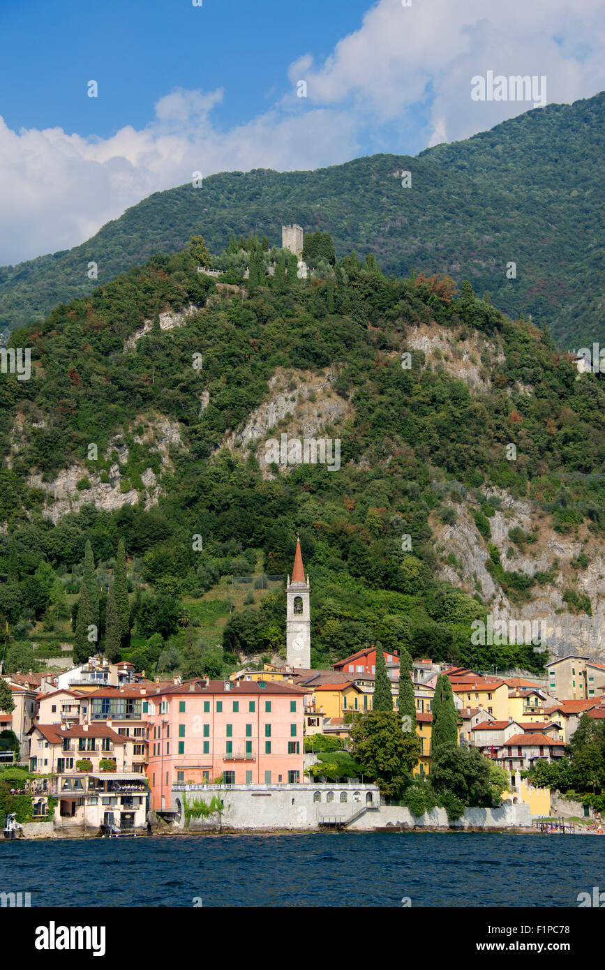 Varenna e il castello di Vezio Lago di Como lombardia italia Foto Stock