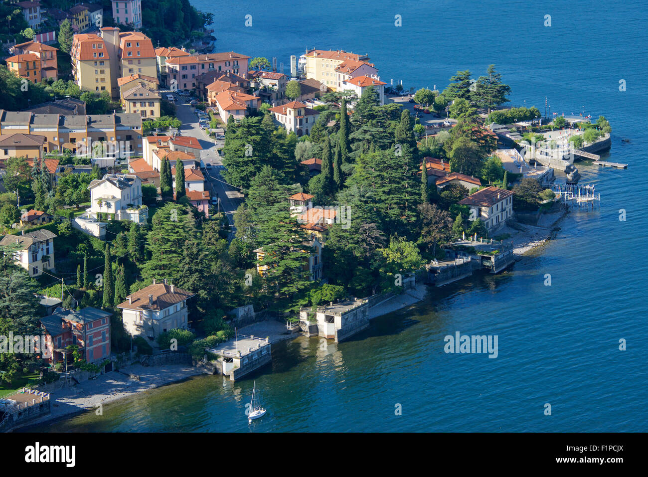 Vista aerea Varenna new town Lake Como lombardia italia Foto Stock