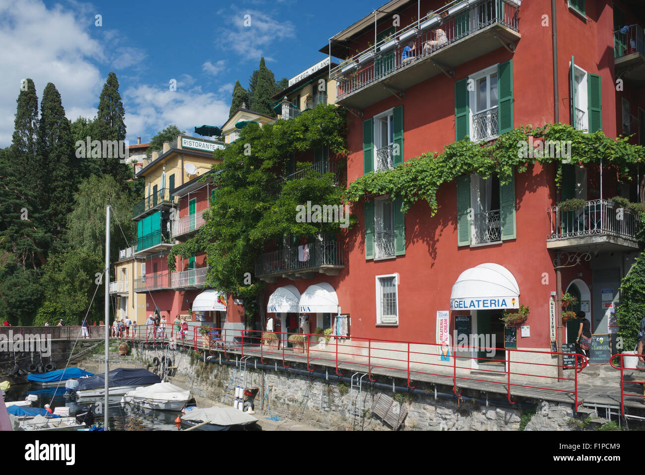 Waterfront città vecchia Varenna Lago di Como lombardia italia Foto Stock