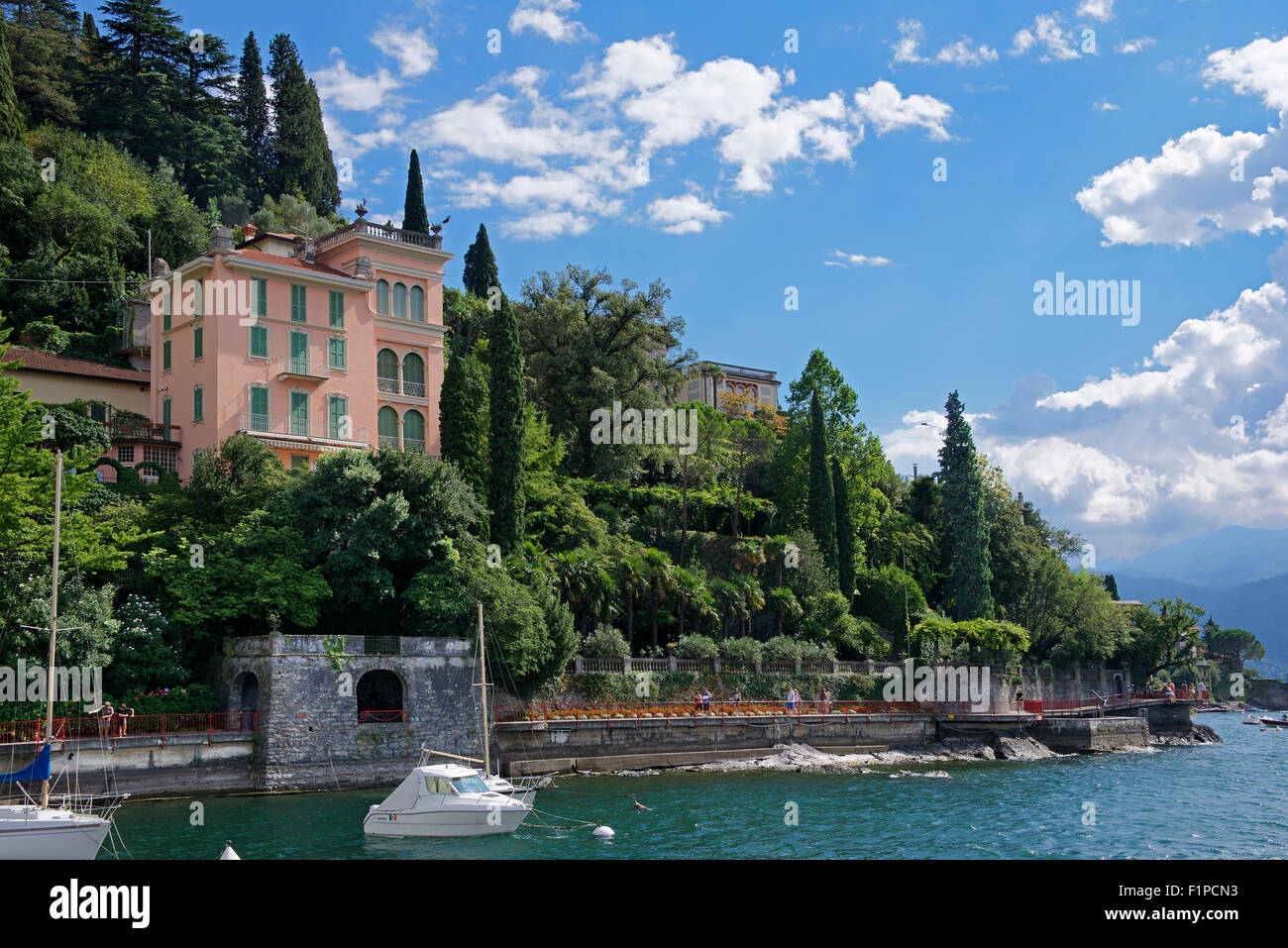 Waterfront villa Varenna Lago di Como lombardia italia Foto Stock
