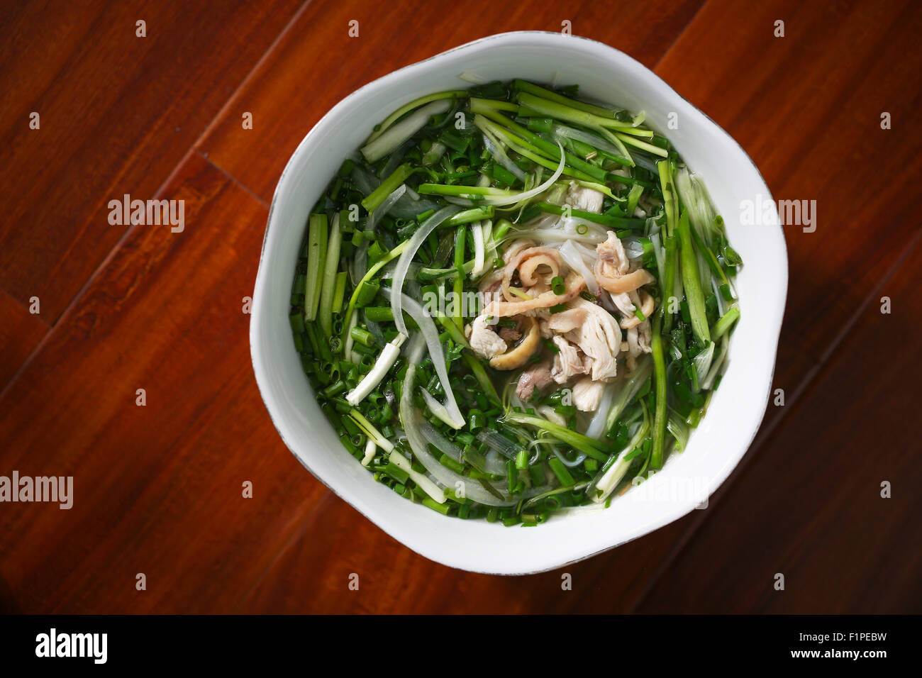 Pho, un tradizionale vietnamita cibo gourmet in una vista ingrandita. Foto Stock