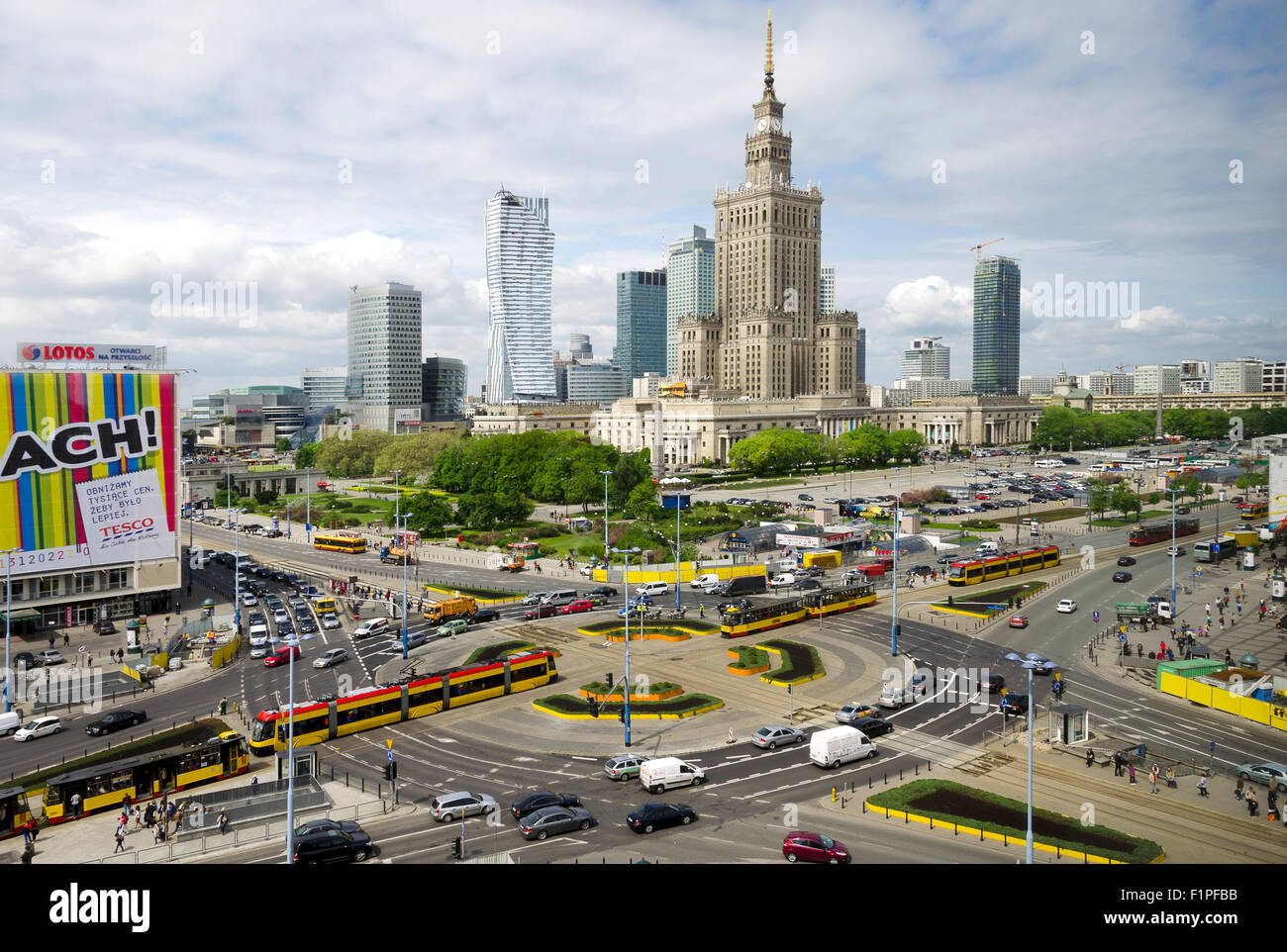 Rondo Marszalkowska street con il Palazzo della Cultura - Palac Kultury e altri della nuova architettura del centro di Varsavia, Varsavia, Polonia Foto Stock