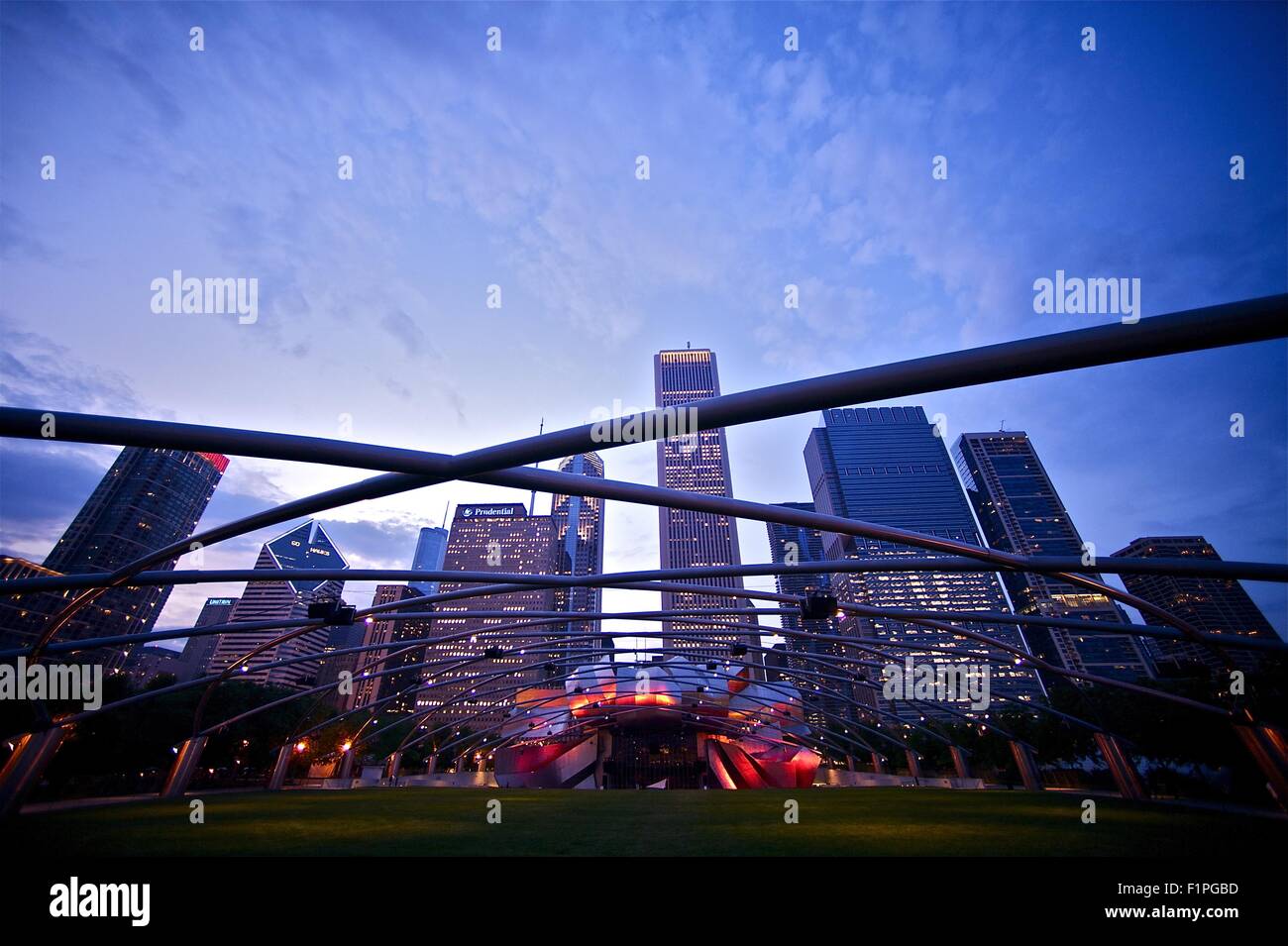 Il Millennium Park anfiteatro. Il Millennium Park è un parco pubblico situato in Chicago Loop area comunitaria di Chicago all'interno di cucinare Foto Stock