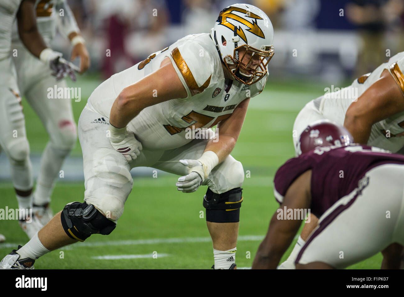 5 Settembre 2015: Arizona State Sun Devils offensive lineman William McGehee (75) durante la seconda metà di un NCAA Football gioco tra il Texas A&M Aggies e Arizona State Sun Devils a NRG Stadium di Houston, TX. Il Aggies vinto 38-17.Trask Smith/CSM Foto Stock