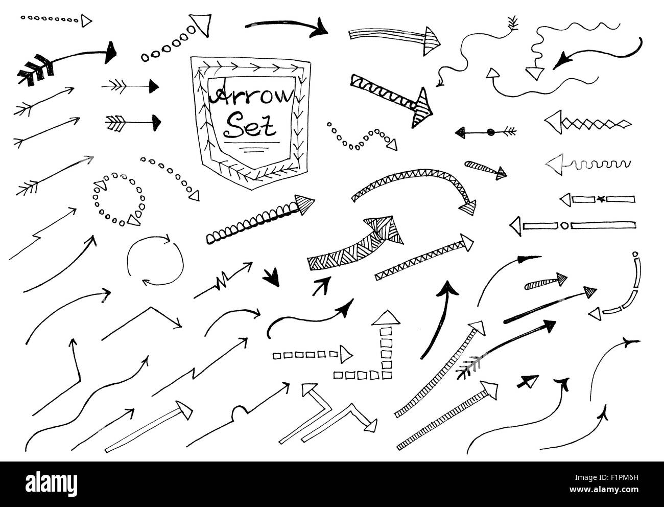 Disegnato a mano set frecce isolati su sfondo bianco illustrazione vettoriale Illustrazione Vettoriale