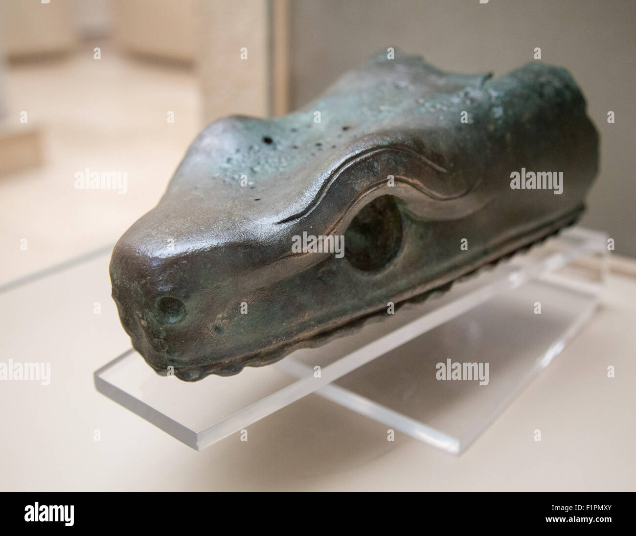 Dalla testa della colonna di serpente dall'Ippodromo in mostra nel Museo Archeologico di Istanbul in Turchia Foto Stock