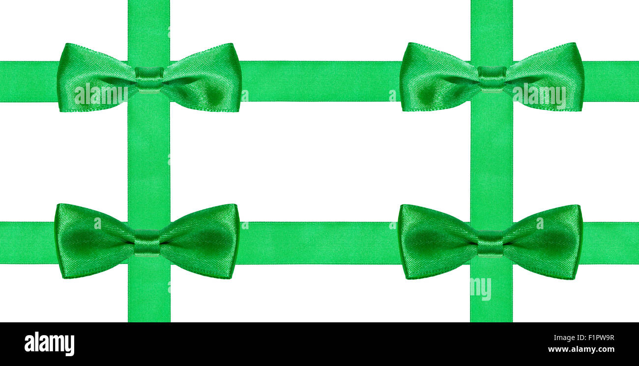 Quattro grandi verde nodi di prua su quattro nastri di raso isolati su sfondo bianco Foto Stock