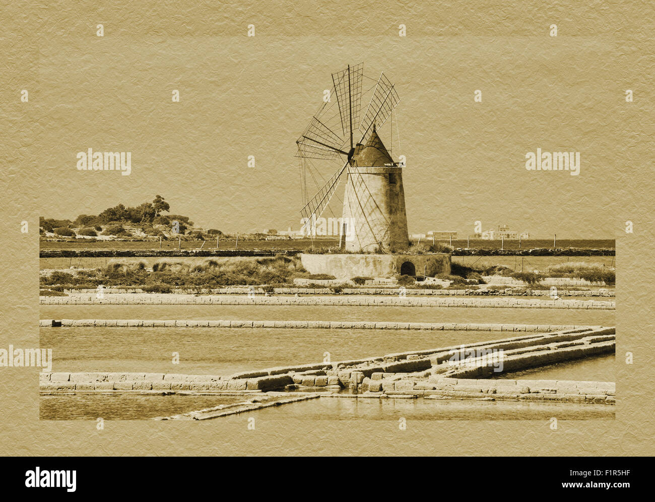 Salina Infersa, Saltwork con mulino a vento e il museo del sale, situato in Murana vicino Marsala, Trapani, Sicilia, Italia, Europa Foto Stock