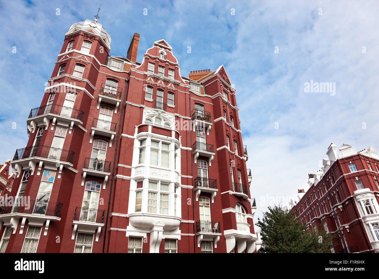 Oxford e Cambridge Mansions - bel periodo blocchi residenziali su Old Marylebone Road, London, Regno Unito Foto Stock