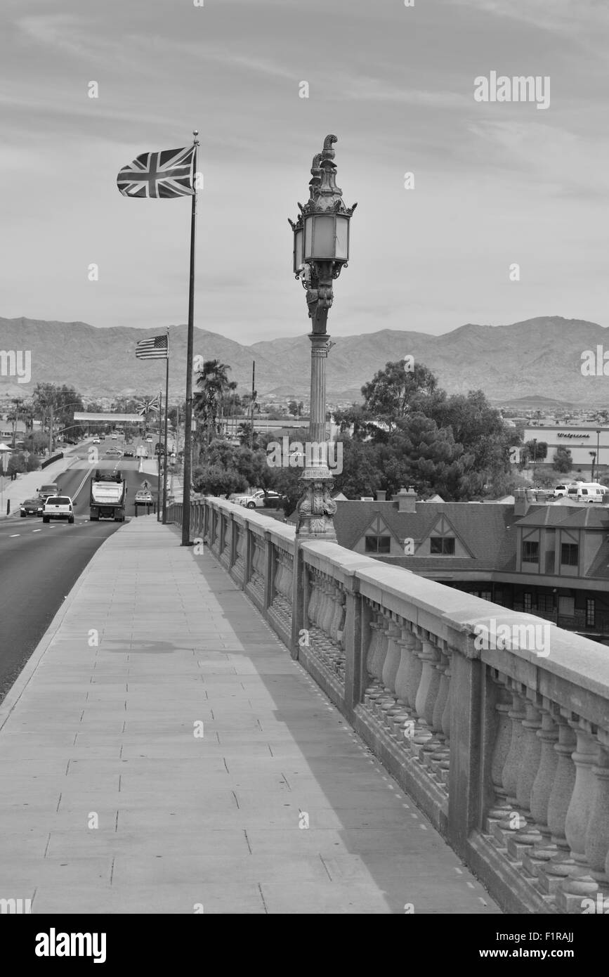 La strada sopra il London Bridge a Lake Havasu Foto Stock