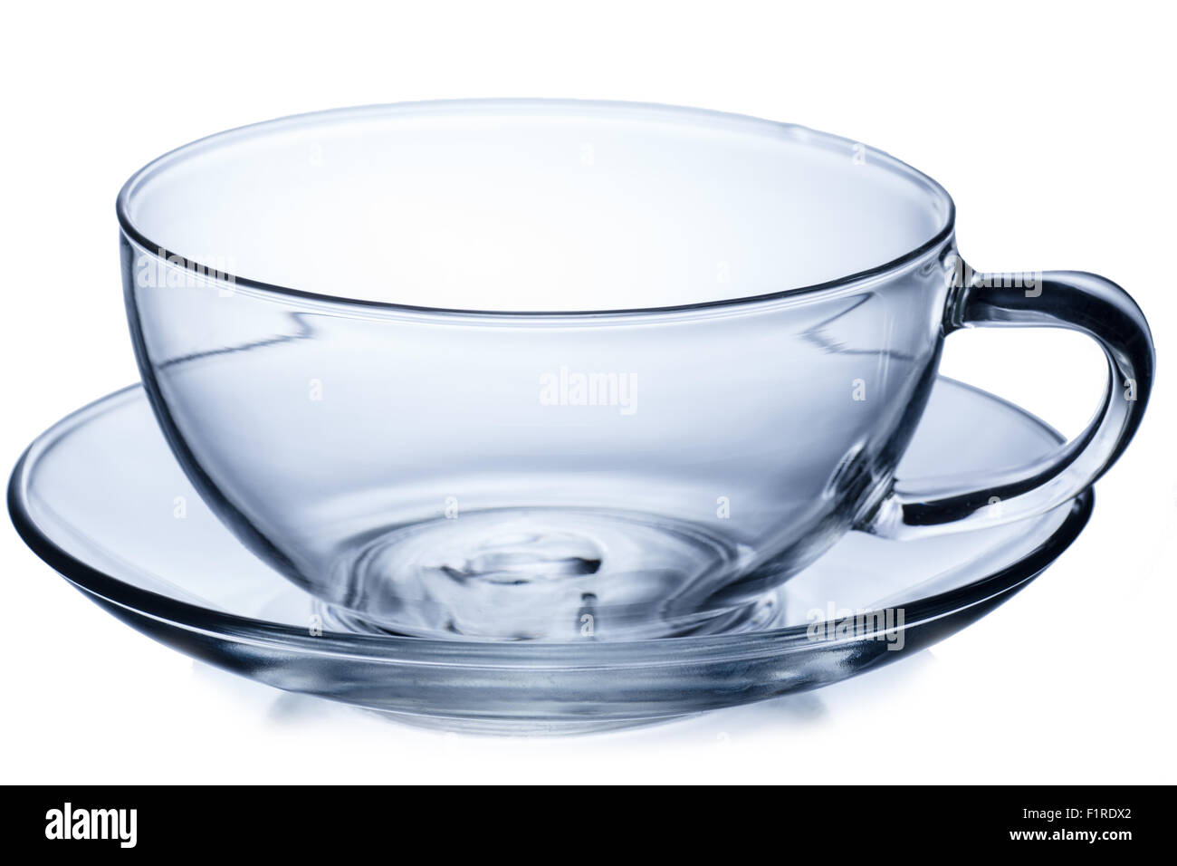 Trasparente vuoto tazza da tè silhouette isolato su bianco. Foto Stock