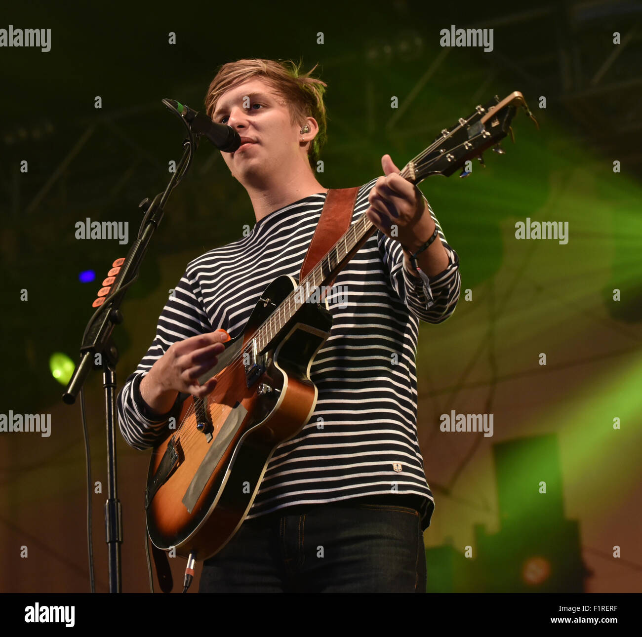 St Helier, Jersey, nelle Isole del Canale, UK. 06 Sep, 2015. George Ezra esibirsi sul palco principale stadio in Jersey Live Festival data06/09/2015 Credit: charlie bryan/Alamy Live News Foto Stock