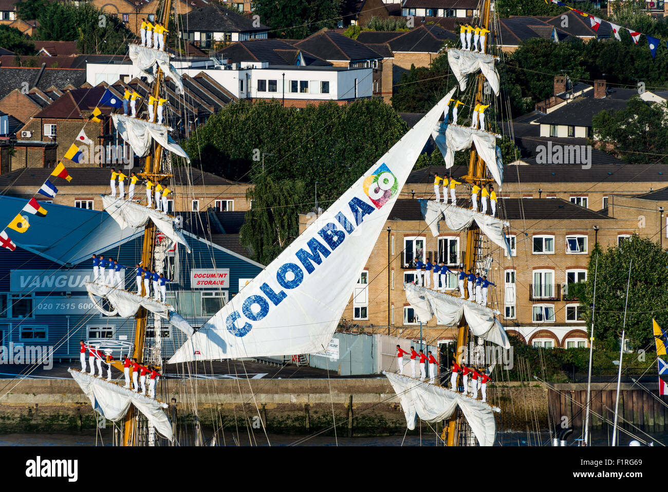 Londra, Regno Unito. 6 Sep, 2015. ARC Gloria' sul Fiume Tamigi questa sera dove 67 del suo equipaggio sarà saldo sulla sua piloni cantando il colombiano inno nazionale. Credito: Velar concedere/ZUMA filo/Alamy Live News Foto Stock