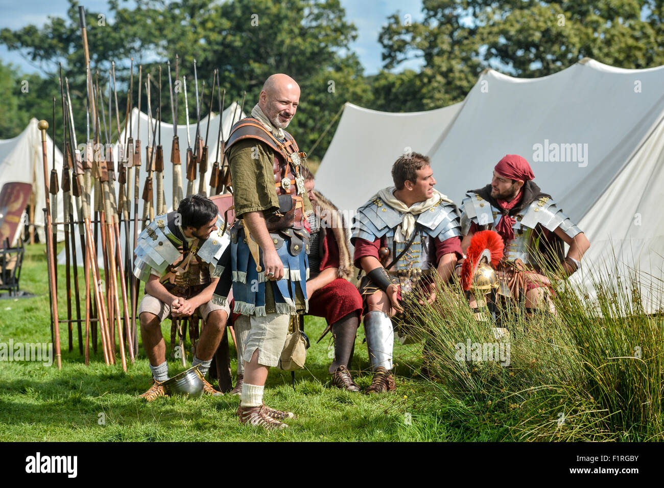 Il Vallo di Adriano, Cumbria, Regno Unito. Circa 130 Roman re-enactors provenienti da tutta Italia che formano Legio I italica la lotta contro i Celti e Barbari Foto Stock