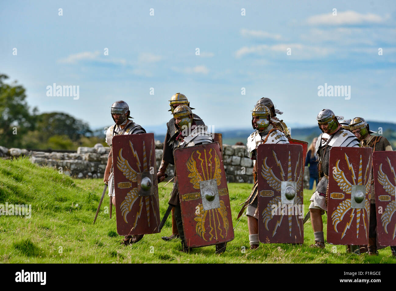 Il Vallo di Adriano, Cumbria, Regno Unito. Circa 130 Roman re-enactors provenienti da tutta Italia che formano Legio I italica la lotta contro i Celti e Barbari Foto Stock
