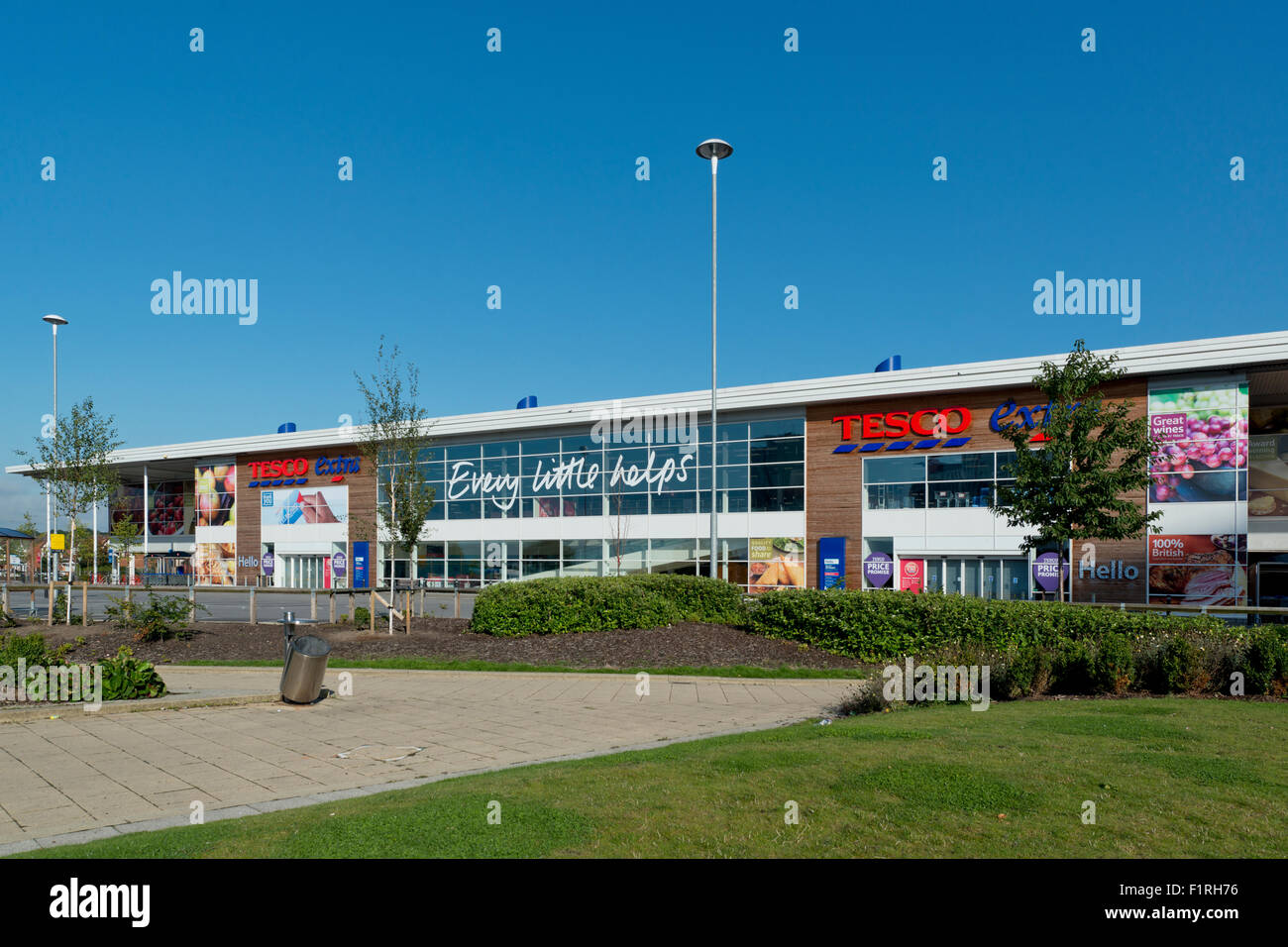 Un Tesco supermercato Extra su Pendleton modo vicino a Salford Shopping in Greater Manchester. (Solo uso editoriale). Foto Stock