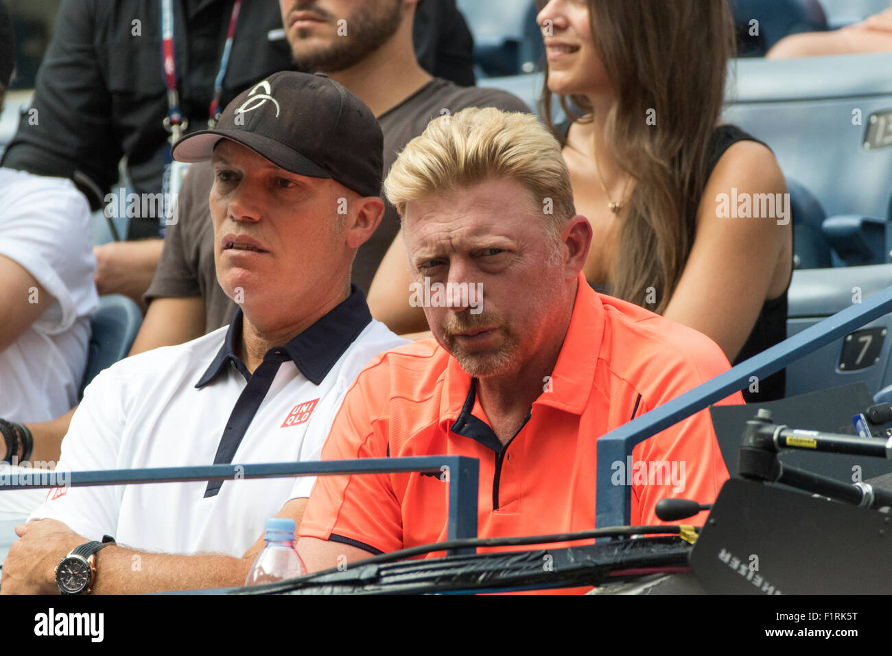 Boris Becker, pullman guardando Novak Djokovic (SBR) competono al 2015 US Open Tennis Foto Stock